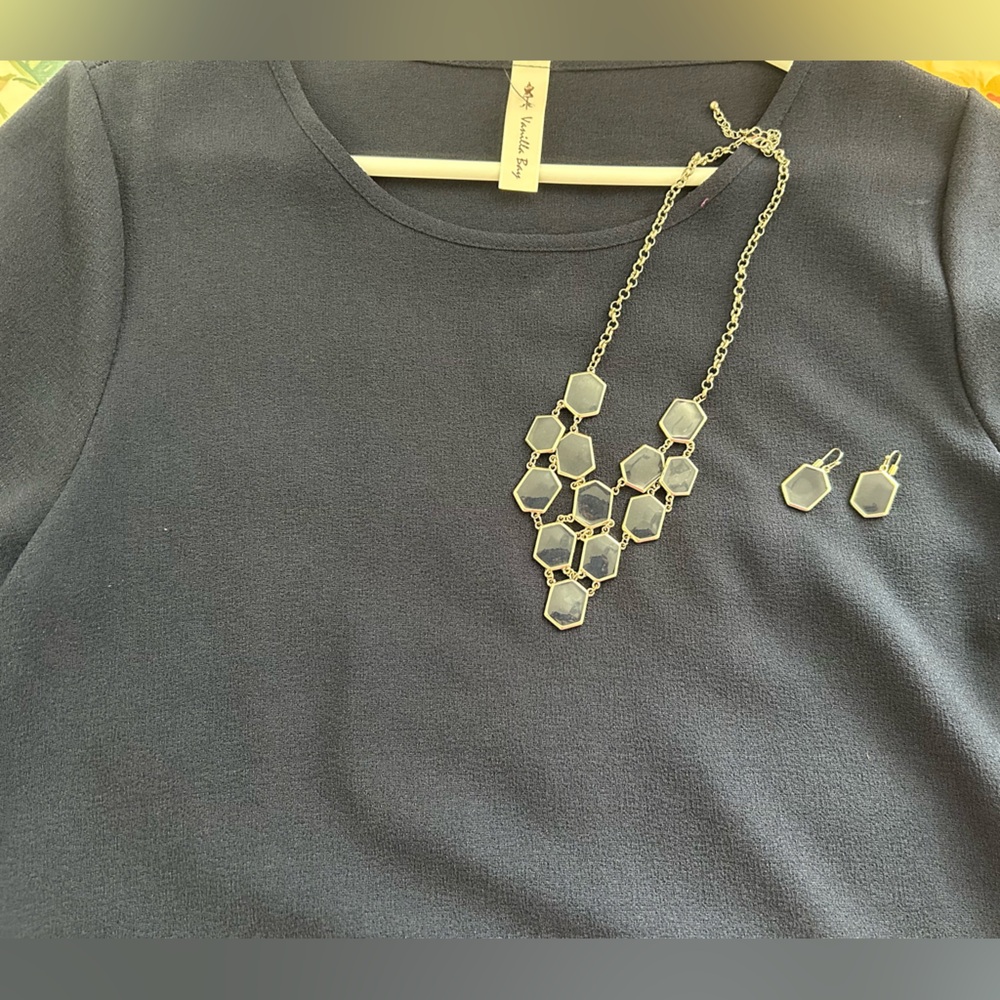** 3 for 1 **   Navy blue Vanilli Bay dress, necklace & earrings!